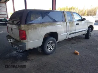 2005 Dodge Dakota SLT with VIN 1D7HE42K85S295098, listed as a IAAI auction lot 41902117 with 93,750 mi miles and . Bid and sale history available at carsss.com. Image 4.