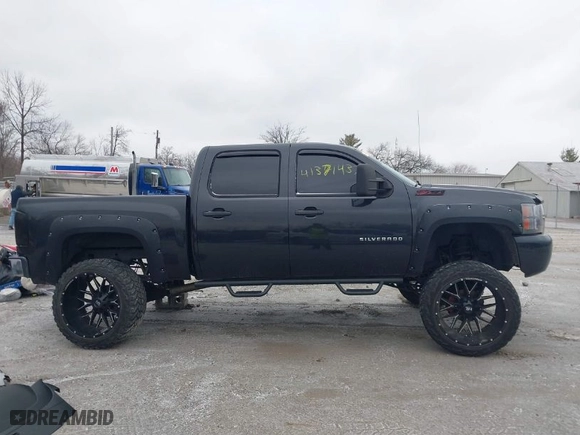 2010 Chevrolet Silverado 1500 LT with VIN 3GCRKSE34AG167328, listed as a IAAI auction lot 41371437 with 101,977 mi miles. Bid and sale history available at carsss.com. Image 13.