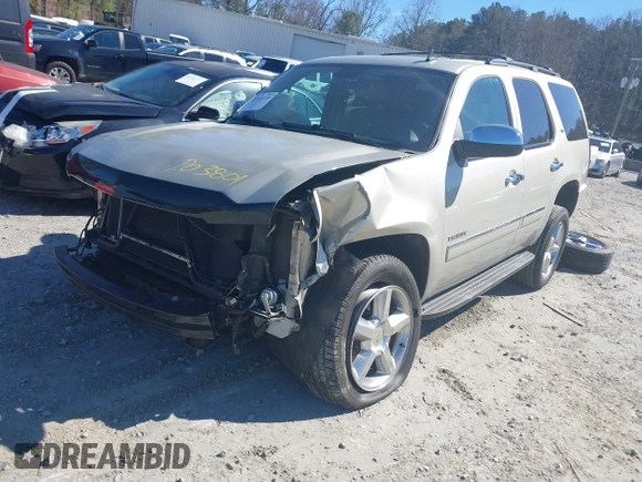 2014 Chevrolet Tahoe LTZ z VIN 1GNSCCE00ER228911, wystawiony jako IAAI lot #41732239 z przebiegiem 216 743 mil mil oraz . Historia ofert i sprzedaży dostępna na DreamBid. Obrazek 18.