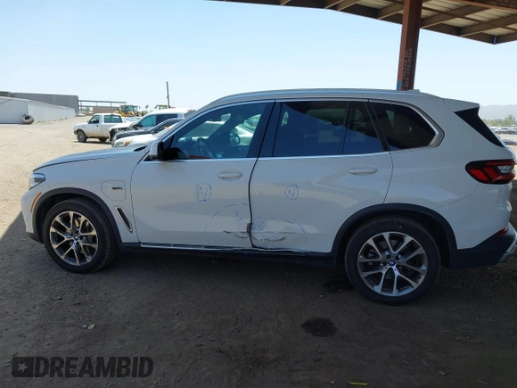 2023 BMW X5 xDrive45e z VIN 5UXTA6C08P9P19395, wystawiony jako IAAI lot #42272149 z przebiegiem 3 281 mil mil oraz . Historia ofert i sprzedaży dostępna na DreamBid. Obrazek 6.