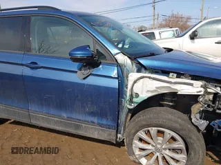 2018 Volkswagen Tiguan S with VIN 3VV1B7AX6JM108786, listed as a IAAI auction lot 41708099 with 162,289 mi miles and . Bid and sale history available at DreamBid. Image 17.