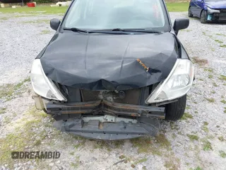 2009 Nissan Versa SL z VIN 3N1BC13E49L488417, wystawiony jako IAAI lot #41943795 z przebiegiem 221 010 mil mil oraz . Historia ofert i sprzedaży dostępna na DreamBid. Obrazek 6.