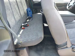 2001 Dodge 1500 z VIN 1B7HF13Z11J192882, wystawiony jako IAAI lot #42409851 z przebiegiem 114 905 mil mil oraz . Historia ofert i sprzedaży dostępna na DreamBid. Obrazek 8.