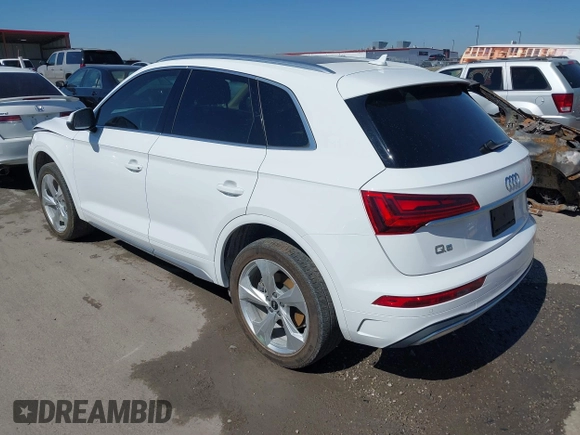 2021 Audi Q5 Premium Plus with VIN WA1BAAFYXM2050143, listed as a IAAI auction lot 41724418 with 60,638 mi miles. Bid and sale history available at carsss.com. Image 3.