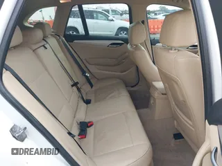 2015 BMW X1 xDrive28i z VIN WBAVL1C54FVY38101, wystawiony jako IAAI lot #41344120 z przebiegiem 130 000 mil mil oraz . Historia ofert i sprzedaży dostępna na DreamBid. Obrazek 8.