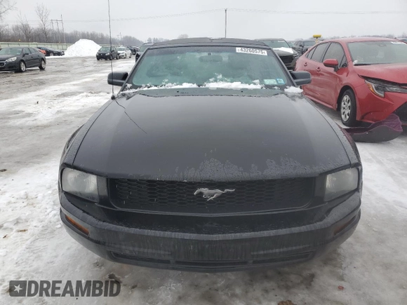 2005 Ford Mustang Deluxe z VIN 1ZVFT84N355220696, wystawiony jako Copart lot #43260575 z przebiegiem 158 180 mil mil oraz Nie do naprawy • Non repairable. Historia ofert i sprzedaży dostępna na DreamBid. Obrazek 5.
