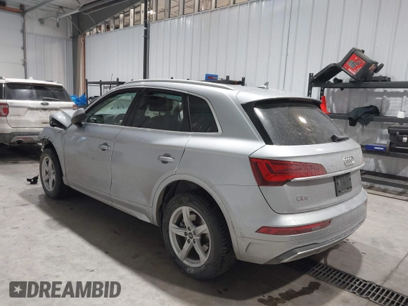 2021 Audi Q5 Premium with VIN WA1AAAFY1M2018483, listed as a IAAI auction lot 41606572 with 39,647 mi miles. Bid and sale history available at carsss.com. Image 3.