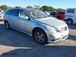 2009 Mercedes-Benz R-Class 3.5L with VIN 4JGCB65E79A091818, listed as a IAAI auction lot 40974146 with 131,515 mi miles. Bid and sale history available at carsss.com. Image 1.