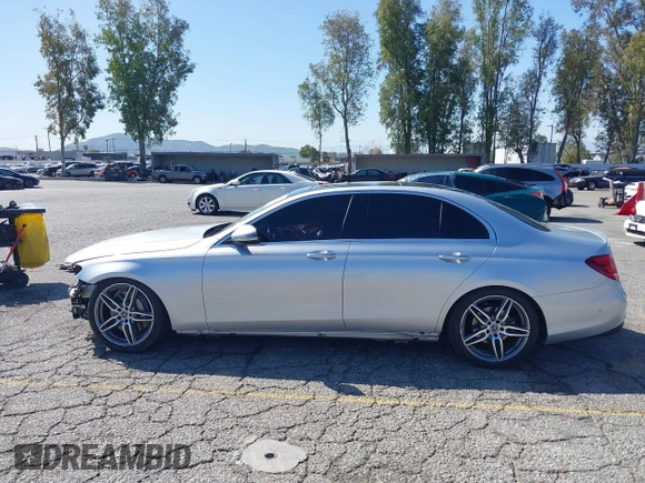 2018 Mercedes-Benz E-Class E 300 with VIN WDDZF4JB5JA455098, listed as a IAAI auction lot 41860177 with 84,612 mi miles. Bid and sale history available at carsss.com. Image 15.