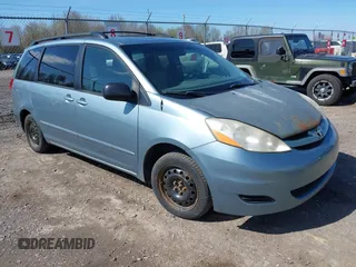 2009 Toyota Sienna CE with VIN 5TDZK23C29S275687, listed as a IAAI auction lot 42142599 with 140,729 mi miles. Bid and sale history available at carsss.com. Image 1.