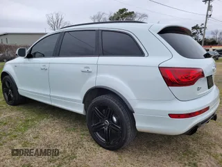 2013 Audi Q7 3.0T S line Prestige with VIN WA1DGAFE2DD010818, listed as a IAAI auction lot 41640066 with 155,738 mi miles. Bid and sale history available at carsss.com. Image 3.