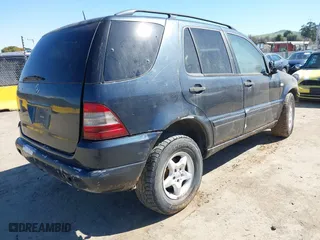 2001 Mercedes-Benz M-Class with VIN 4JGAB54E91A288934, listed as a IAAI auction lot 41714337 with 236,115 mi miles. Bid and sale history available at carsss.com. Image 4.