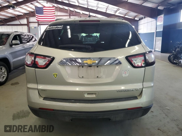 2015 Chevrolet Traverse LT z VIN 1GNKRGKD4FJ150775, wystawiony jako Copart lot #59920715 z przebiegiem 117 489 mil mil oraz Czysty tytuł • Clean title. Historia ofert i sprzedaży dostępna na DreamBid. Obrazek 6.