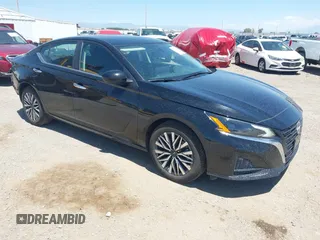 2025 Nissan Altima SV z VIN 1N4BL4DV9SN363437, wystawiony jako IAAI lot #42500503 z przebiegiem 8 213 mil mil oraz . Historia ofert i sprzedaży dostępna na DreamBid. Obrazek 1.