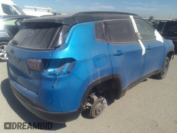 2020 Jeep Compass Latitude z VIN 3C4NJDBB7LT240954, wystawiony jako IAAI lot #37092535 z przebiegiem Nie podano mil oraz . Historia ofert i sprzedaży dostępna na DreamBid. Obrazek 4.