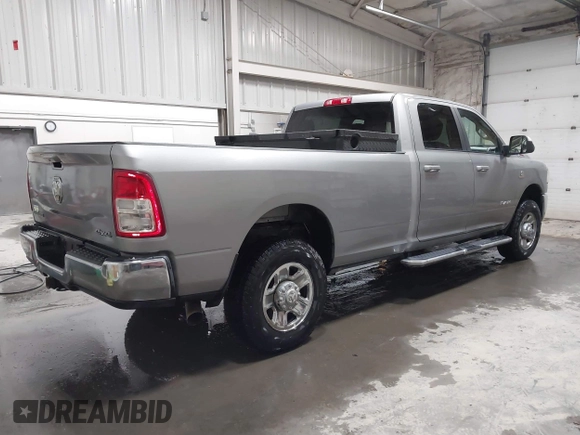 2020 Ram 2500 Big Horn z VIN 3C6UR5JL0LG116089, wystawiony jako IAAI lot #41433137 z przebiegiem 53 399 mil mil oraz . Historia ofert i sprzedaży dostępna na DreamBid. Obrazek 4.
