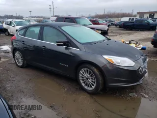 2016 Ford Focus Electric z VIN 1FADP3R46GL293146, wystawiony jako Copart lot #81911153 z przebiegiem 28 078 mil mil oraz . Historia ofert i sprzedaży dostępna na DreamBid. Obrazek 4.
