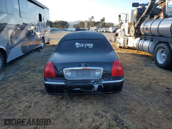 2003 Lincoln Town Car Executive z VIN 1L1FM81W23Y609867, wystawiony jako Copart lot #89137665 z przebiegiem 175 211 mil mil oraz Szkoda całkowita • Salvage title. Historia ofert i sprzedaży dostępna na DreamBid. Obrazek 6.