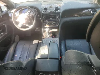 2019 Bentley Bentayga V8 z VIN SJAAM2ZV9KC024755, wystawiony jako Copart lot #46757605 z przebiegiem 26 951 mil mil oraz Szkoda całkowita • Salvage title. Historia ofert i sprzedaży dostępna na DreamBid. Obrazek 8.