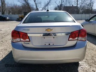 2015 Chevrolet Cruze LS z VIN 1G1PA5SH3F7217319, wystawiony jako Copart lot #48901504 z przebiegiem 133 266 mil mil oraz Szkoda całkowita • Salvage title. Historia ofert i sprzedaży dostępna na DreamBid. Obrazek 6.