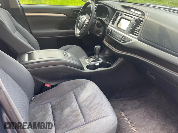 2014 Toyota Highlander LE z VIN 5TDZARFH5ES007181, wystawiony jako Copart lot #56413755 z przebiegiem 211 427 mil mil oraz Czysty tytuł • Clean title. Historia ofert i sprzedaży dostępna na DreamBid. Obrazek 5.