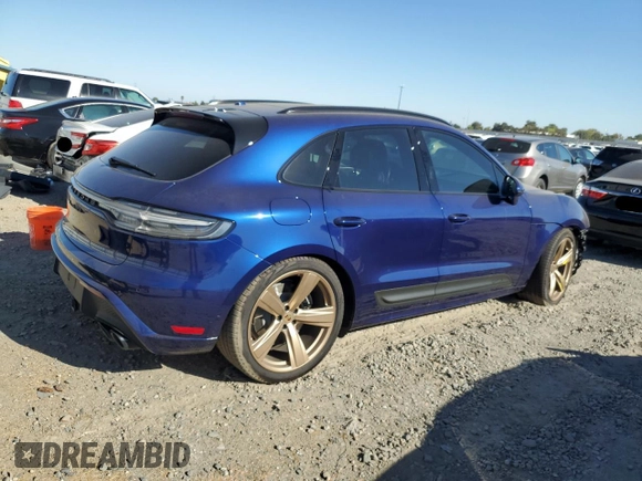 2023 Porsche Macan GTS z VIN WP1AF2A52PLB57318, wystawiony jako Copart lot #70542434 z przebiegiem 10 800 mil mil oraz Szkoda całkowita • Salvage title. Historia ofert i sprzedaży dostępna na DreamBid. Obrazek 3.