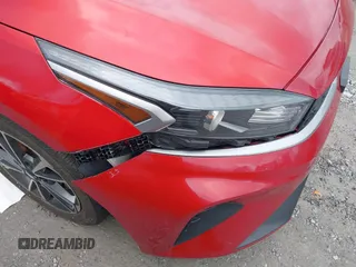 2023 Kia Forte LXS z VIN 3KPF24AD8PE582105, wystawiony jako IAAI lot #42366608 z przebiegiem 61 455 mil mil oraz . Historia ofert i sprzedaży dostępna na DreamBid. Obrazek 17.