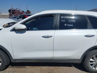 2017 Kia Sorento LX z VIN 5XYPG4A34HG250888, wystawiony jako IAAI lot #41993205 z przebiegiem 58 317 mil mil oraz . Historia ofert i sprzedaży dostępna na DreamBid. Obrazek 14.