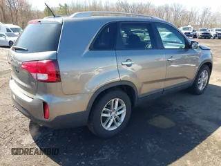 2015 Kia Sorento LX with VIN 5XYKT4A60FG606279, listed as a IAAI auction lot 41972303 with 123,033 mi miles. Bid and sale history available at carsss.com. Image 4.