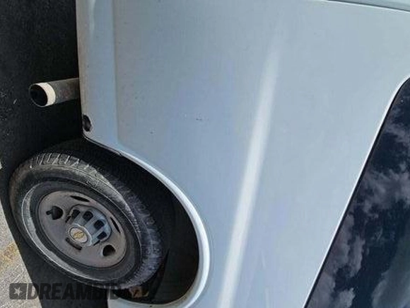 2005 Chevrolet Express Passenger with VIN 1GAHG39U151149680, listed as a IAAI auction lot 42633644 with 165,707 mi miles and . Bid and sale history available at DreamBid. Image 26.