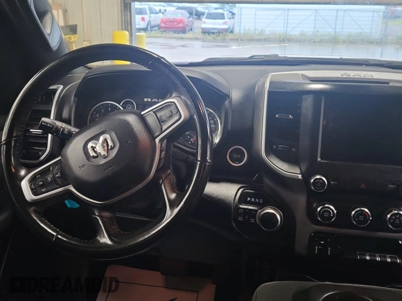 2021 Ram 1500 Big Horn z VIN 1C6SRFMT1MN714659, wystawiony jako IAAI lot #42521058 z przebiegiem 126 678 mil mil oraz . Historia ofert i sprzedaży dostępna na DreamBid. Obrazek 44.