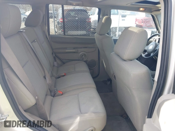 2007 Jeep Commander Sport z VIN 1J8HG48KX7C669647, wystawiony jako IAAI lot #41607617 z przebiegiem 333 861 mil mil oraz . Historia ofert i sprzedaży dostępna na DreamBid. Obrazek 8.