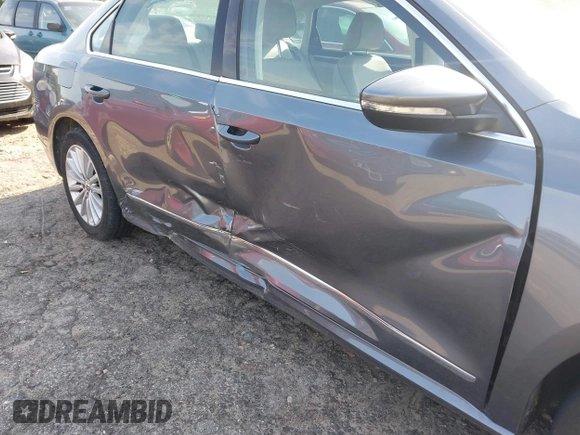 2016 Volkswagen Passat SE z VIN 1VWBS7A39GC048588, wystawiony jako IAAI lot #42024717 z przebiegiem 94 626 mil mil oraz . Historia ofert i sprzedaży dostępna na DreamBid. Obrazek 6.