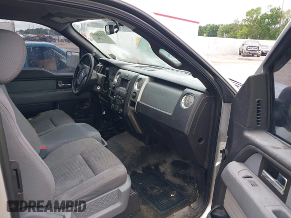 2013 Ford F-150 XL z VIN 1FTFX1EFXDFA24964, wystawiony jako IAAI lot #40585632 z przebiegiem Nie podano mil oraz . Historia ofert i sprzedaży dostępna na DreamBid. Obrazek 5.