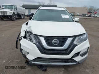 2019 Nissan Rogue SV with VIN KNMAT2MVXKP528443, listed as a IAAI auction lot 40556136 with 176,994 mi miles. Bid and sale history available at carsss.com. Image 12.