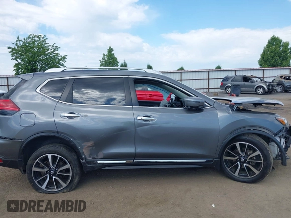 2017 Nissan Rogue SL z VIN JN8AT2MV9HW018040, wystawiony jako IAAI lot #42363401 z przebiegiem 76 020 mil mil oraz . Historia ofert i sprzedaży dostępna na DreamBid. Obrazek 13.