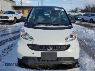 2015 Smart fortwo Passion z VIN WMEEJ3BA8FK797266, wystawiony jako Copart lot #44854795 z przebiegiem 18 581 mil mil oraz Czysty tytuł • Clean title. Historia ofert i sprzedaży dostępna na DreamBid. Obrazek 5.