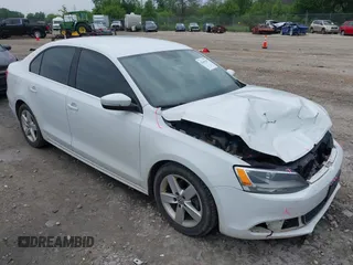 2014 Volkswagen Jetta TDI w/Premium/Nav с VIN 3VWLL7AJXEM267670, выставлен на аукционе IAAI как лот 42435187 с пробегом 208 222 миль миль и . История ставок и продаж доступна на DreamBid. Изображение 1.