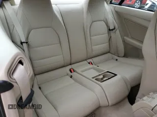 2013 Mercedes-Benz E 350 z VIN WDDKJ5KB5DF197712, wystawiony jako Copart lot #60521005 z przebiegiem 42 109 mil mil oraz Szkoda całkowita • Salvage title. Historia ofert i sprzedaży dostępna na DreamBid. Obrazek 10.