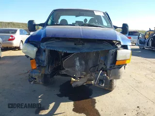 1999 Ford F-250 XL с VIN 1FTNX21F0XEA21055, выставлен на аукционе IAAI как лот 41337200 с пробегом 173 431 миль миль и . История ставок и продаж доступна на DreamBid. Изображение 6.