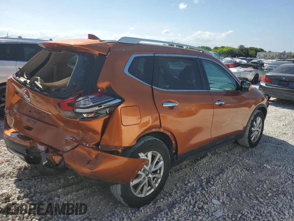 2017 Nissan Rogue SV z VIN 5N1AT2MN9HC761869, wystawiony jako Copart lot #57782335 z przebiegiem 76 896 mil mil oraz Szkoda całkowita • Salvage title. Historia ofert i sprzedaży dostępna na DreamBid. Obrazek 3.