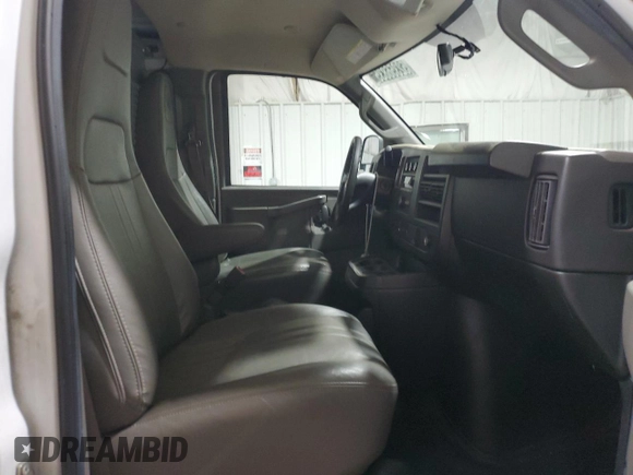2022 Chevrolet Express Cargo z VIN 1GCWGAFP8N1259529, wystawiony jako Copart lot #52356835 z przebiegiem 255 960 mil mil oraz Czysty tytuł • Clean title. Historia ofert i sprzedaży dostępna na DreamBid. Obrazek 11.