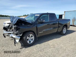 2022 Ram 1500 Big Horn z VIN 1C6RRFBG9NN453285, wystawiony jako Copart lot #58723345 z przebiegiem Nie podano mil oraz Szkoda całkowita • Salvage title. Historia ofert i sprzedaży dostępna na DreamBid. Obrazek 1.