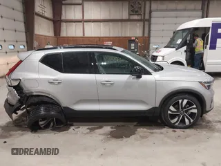 2024 Volvo XC40 Plus Dark Theme с VIN YV4L12UL0R2366601, выставлен на аукционе IAAI как лот 42206699 с пробегом 14 701 миль миль и . История ставок и продаж доступна на DreamBid. Изображение 13.
