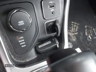 2020 Jeep Compass Latitude with VIN 3C4NJDBB9LT255911, listed as a IAAI auction lot 41398228 with 105,264 mi miles. Bid and sale history available at carsss.com. Image 11.