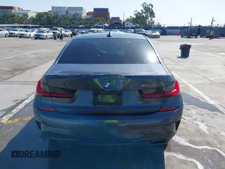 2020 BMW 3 Series M340i z VIN WBA5U7C04LFH22006, wystawiony jako IAAI lot #41959937 z przebiegiem 32 113 mil mil oraz . Historia ofert i sprzedaży dostępna na DreamBid. Obrazek 16.