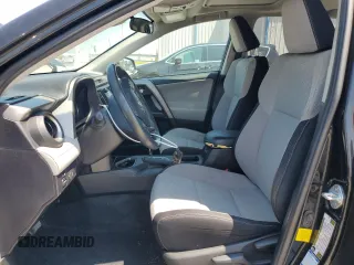 2018 Toyota RAV4 XLE z VIN 2T3RFREV4JW812199, wystawiony jako Copart lot #58485725 z przebiegiem 96 576 mil mil oraz Szkoda całkowita • Salvage title. Historia ofert i sprzedaży dostępna na DreamBid. Obrazek 7.