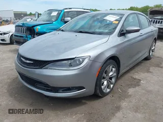 2015 Chrysler 200 S z VIN 1C3CCCBG1FN735571, wystawiony jako IAAI lot #42231495 z przebiegiem 95 423 mil mil oraz . Historia ofert i sprzedaży dostępna na DreamBid. Obrazek 6.