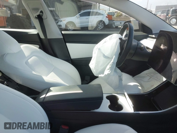 2020 Tesla Model 3 Standard Range Plus z VIN 5YJ3E1EA9LF599332, wystawiony jako IAAI lot #41563213 z przebiegiem Nie podano mil oraz . Historia ofert i sprzedaży dostępna na DreamBid. Obrazek 17.