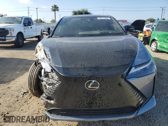 2024 Lexus RZ 300e Premium с VIN JTJABABB2RA003229, выставлен на аукционе Copart как лот 55311235 с пробегом 2 759 миль миль и Списание • Salvage title. История ставок и продаж доступна на DreamBid. Изображение 5.